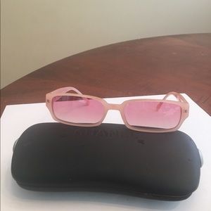 PINK CHANEL WOMANS SUNGLASSES WITH CASE